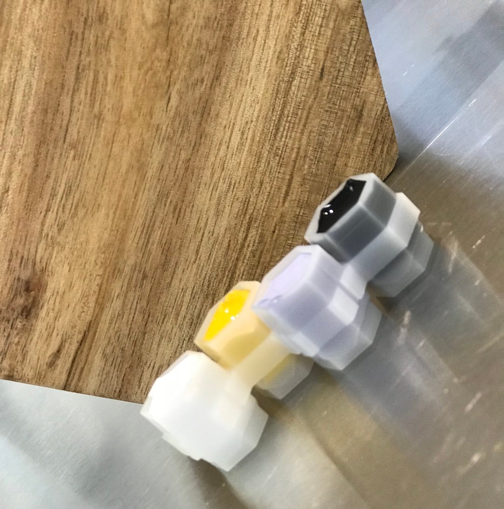 Deep Hive Caps™ — Bag of 200 Ink Caps (50 Pieces) — Pick Color - Ultimate Tattoo Supply